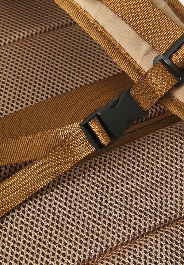 BACKPACK OUT GLOBE  - Rucksack - camel3