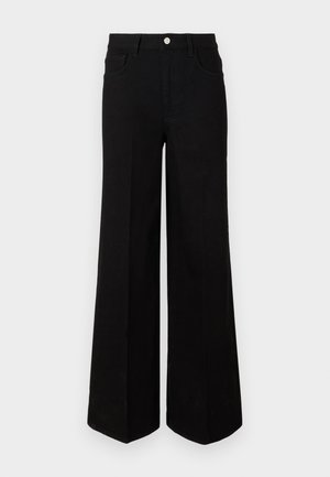 - Wide leg