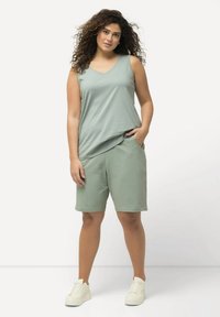 Ulla Popken BERMUDA  - Šortky - light moss green
