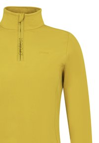 Žlutý svetr s půlzipem, vyrobený z hladkého materiálu. Vyznačuje se logem "protest" na hrudi a vysokým límcem.