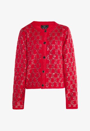 Cárdigan de punto rojo con un diseño a cuadros y lentejuelas plateadas, de manga larga, con un escote redondo y botones negros en la parte delantera.