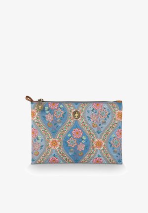 Rechthoekig ritstas met blauwe achtergrond en meerkleurig bloemmotief binnen gebogen diamantvormen, met drie decoratieve metalen bedels.