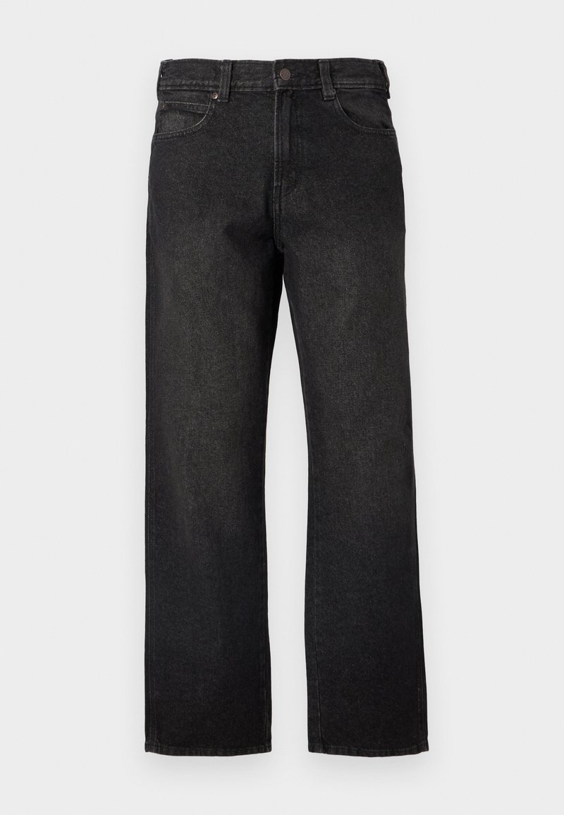 Jean en denim noir à coupe droite, avec fermeture par boutons, passants pour ceinture et cinq poches. Le tissu présente une finition lisse avec une légère texture.