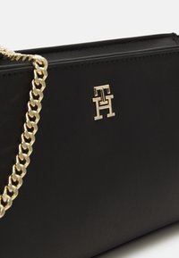 Tommy Hilfiger CHIC CROSSOVER - Skulderveske - black