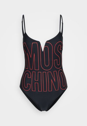Fato de banho preto de uma peça com decote profundo e alças finas, apresentando o ousado texto em vermelho "MOSCHINO" na frente. Tecido suave.