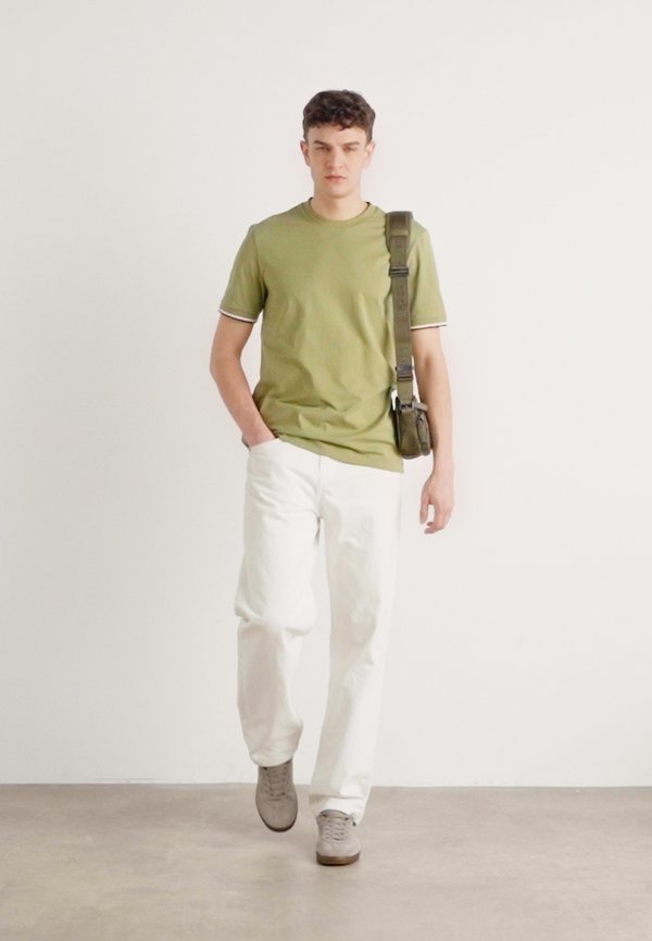 THOMPSON - Basic T-shirt2