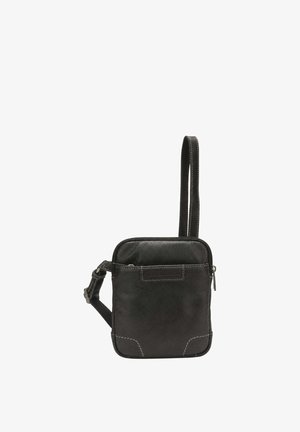 Petit sac bandoulière en cuir noir avec bandoulière réglable et coutures blanches visibles aux coins et sur les bords de la bandoulière.
