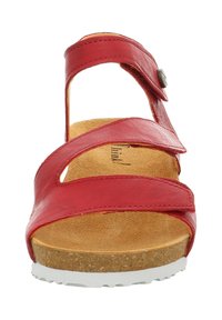 Rode lederen sandaal met meerdere kruisbandjes, een kurken voetbed en een witte rubberen zool. Verstelbare gesp op het hielbandje.