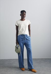 rag & bone ULTRA FEATHERWEIGHT LOGAN BEACH PANT - Brīva piegriezuma džinsi - delmar