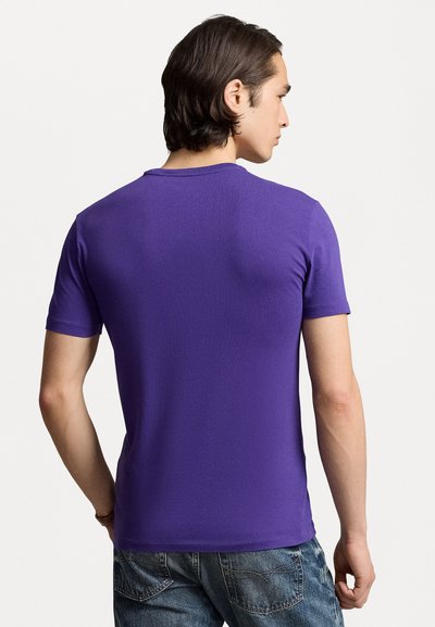 Polo Ralph Lauren CUSTOM SLIM FIT JERSEY CREWNECK T-SHIRT - Basic póló - purple cactus