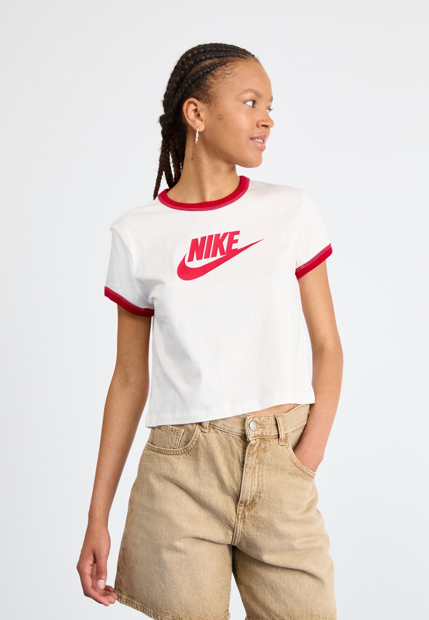 Nike Sportswear RINGER TEE RUN - T-shirt imprimé - sail/gym red 