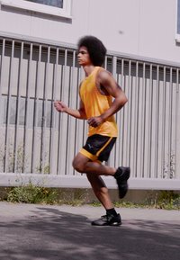Puma RUN FAVORITE VELOCITY WOVEN 2IN1 SHORT M - Sportiniai šortai - black/sunset glow