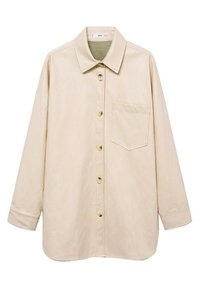 Beżowa koszula zapinana na guziki z długim rękawem, z kołnierzykiem i jedną kieszenią na piersi, z widocznym przeszyciem i detalami guzików.