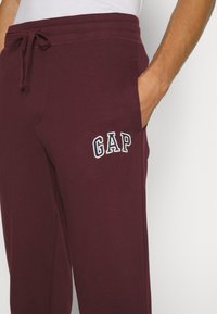 GAP Trainingsbroek - red