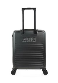 Maleta dura negra con surcos horizontales, ruedas dobles y un mango extensible. Presenta el logotipo en relieve "JASLEN" en la parte frontal.