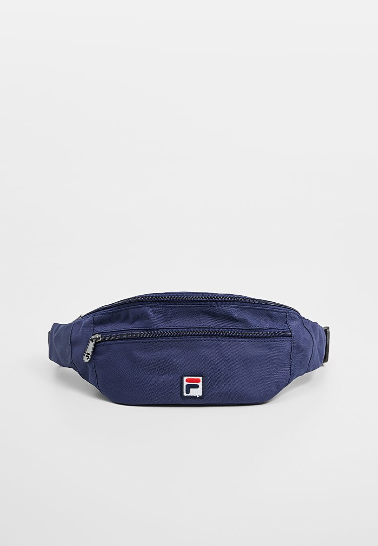 Navyblå tygbälte väska med en framficka med dragkedja och logopatch. Utvecklad med justerbar rem och texturerad yta. Kompakt design.