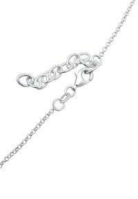 Bracciale in argento con chiusura a moschettone, caratterizzato da anelli rotondi interconnessi e una superficie liscia. Lunghezza regolabile con link aggiuntivi.