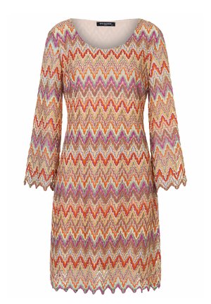 Robe à motif zigzag coloré avec manches trois-quarts et bords festonnés sur les manches et l'ourlet.