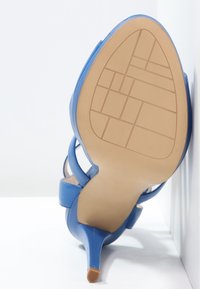 Bruno Premi Sandály na vysokém podpatku - blue