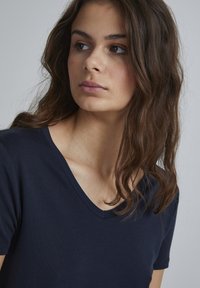 b.young BYRexima - T-shirt basic - copenhagen night