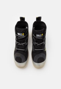 Palladium Botines con cordones - black