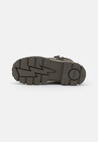Buffalo ASPHA LACEUP MID - Botines con cordones - khaki