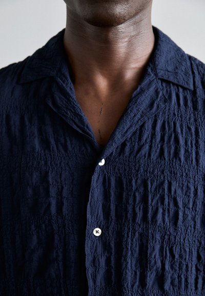 OFFICINE GENERALE EREN WRINKL SEERSUCKER - Camicia - night sky