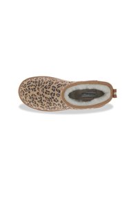 Pantofole con stampa leopardata marrone, con fodera morbida, forma arrotondata ed elastico per una facile calzata. Parte superiore texturizzata per un tocco aggiuntivo.