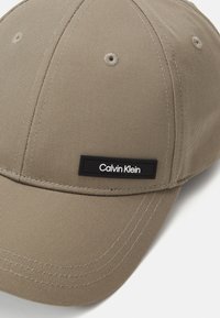 Calvin Klein ESSENTIAL PATCH UNISEX - Caps - brindle