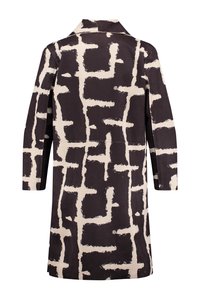Cappotto nero non foderato con un motivo astratto beige, caratterizzato da un colletto a scollo a V, maniche lunghe e una silhouette dritta.