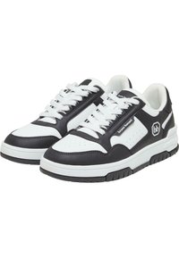 Svarta och vita sneakers med platt gummisula, ovandel i läder och syntetmaterial, perforerade detaljer och vita snörning. Logotypackcent på sidan.