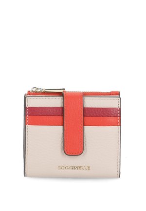 Portafoglio in pelle beige con strisce rosse e bordeaux. Include una chiusura a zip sicura e una cinghia centrale. Logo del marchio in oro sulla parte anteriore.