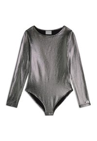 Body a maniche lunghe in tessuto metallizzato argento con texture a costine, caratterizzato da una scollatura rotonda e una fodera interna nera.