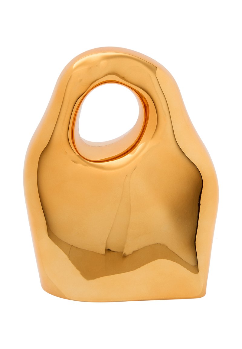 Guldfarvet keramisk vase med en glat, skinnende overflade, uregelmæssig form og en central udsparing øverst til at holde blomster.