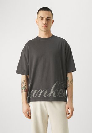 MLB NEW YORK YANKEES OVERSIZED T-SHIRT - Športne majice - black