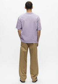 DOUBLE A BY W.W. LIAM AACHEST - T-shirts print - minimal gray