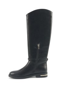 Knee-high mustad nahkkingi, millel on sile viimistlus, külgrihm ja madal plokk-konts metallaktsendiga. Lihtne ja voolav disain.
