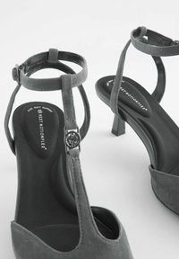 Next FOREVER COMFORT WITH MOTIONFLEX HARDWARE T BAR KITTEN - Pumps - grey