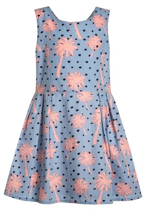 Niebieska sukienka bez rękawów z różowymi nadrukami palm i małymi czarnymi kropkami, taliowana w pasie, z rozkloszowanym dołem.