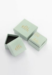 Mintgroene, vierkante dozen met een gestructureerde afwerking en gouden letters "elli. PREMIUM." Eén doos is open en onthult een zwarte binnenkant.