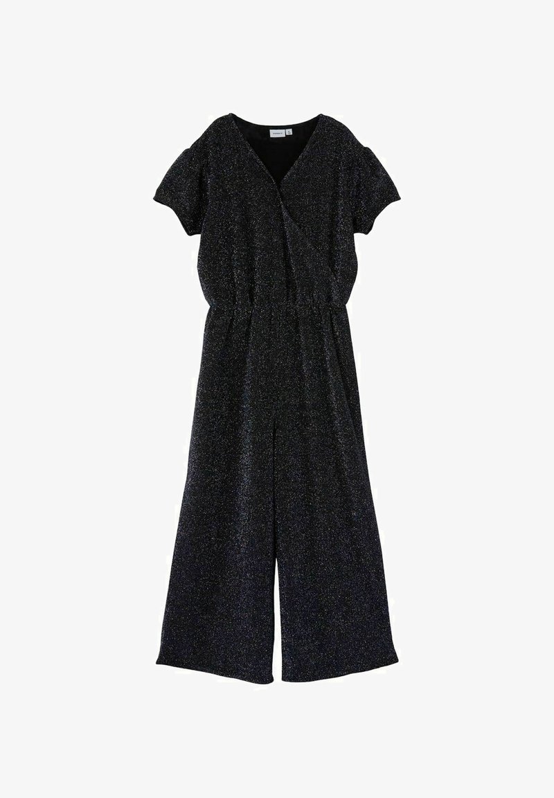 Combinaison noire à manches courtes et jambes larges, col en V et taille froncée, avec un léger brillant sur toute la matière.