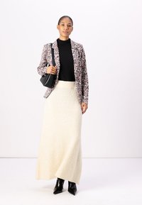 Thumbnail Image 2