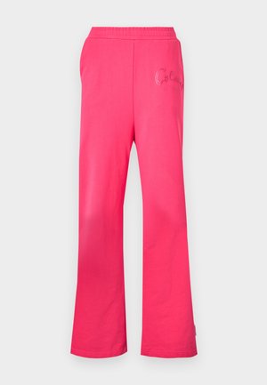 Pantalones fucsias de corte relajado, hechos de algodón suave. Cuentan con una cinturilla elástica y un detalle del logo bordado en la parte frontal.