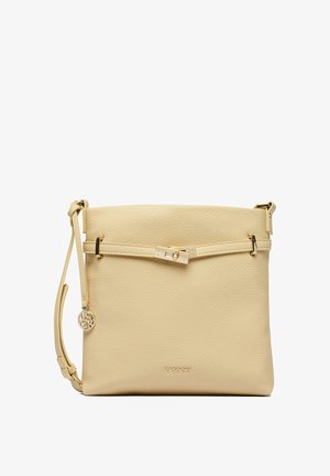 Beige leren crossbodytas met verstelbare riem, gouden gespdetail en een kleine ronde logohanger aan de zijkant.