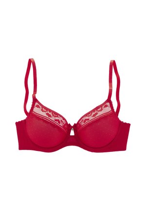 Roter gepolsterter BH mit verstellbaren Trägern und Spitzenverzierung an den oberen Rändern der Cups auf weißem Hintergrund.