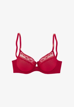 Roter gepolsterter BH mit verstellbaren Trägern und Spitzenverzierung an den oberen Rändern der Cups auf weißem Hintergrund.