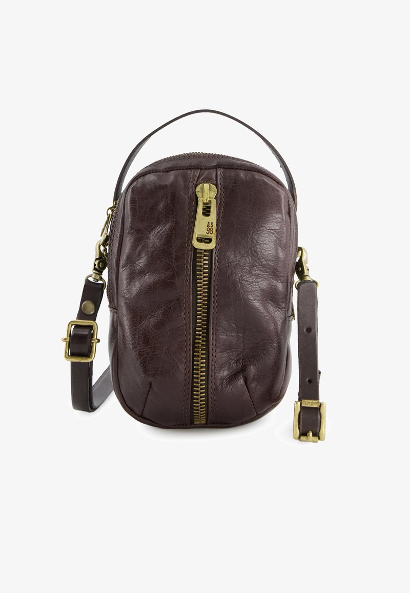 Braune Lederhandtasche mit strukturiertem Finish, ausgestattet mit einem zentralen goldenen Reißverschluss und einem verstellbaren Tragegurt. Kompakte, runde Form mit einem oberen Griff.