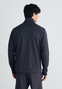 Thumbnail Image 4