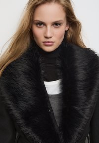 Stradivarius LONG WITH DETAIL - Klassisk frakke - black