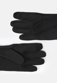 Sorte stofhandsker med en glat overflade. Funktioner inkluderer design med fem fingre og en præcisionspasform ved fingerspidserne for bedre fingerfærdighed. Ingen synlige dekorationer.